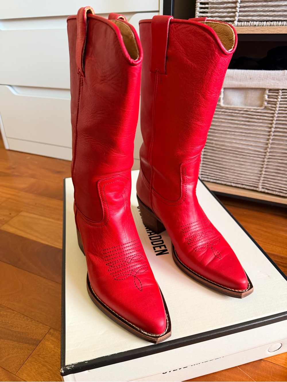 Steve Madden Albany Red Pointed-Toe Western Knee-High Leather Boots. Size 7.